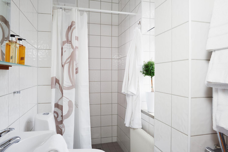 Bathroom 3, Kiviks Hotell, Simrishamn