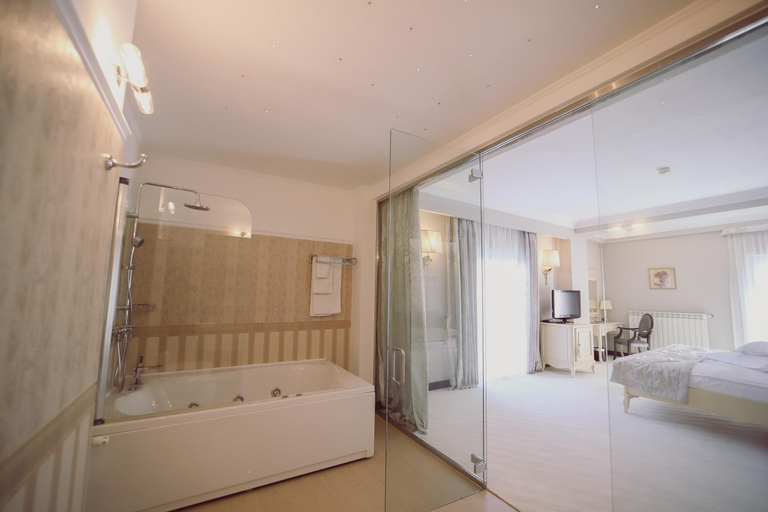 Bedroom 3, Hotel Helen, Magura