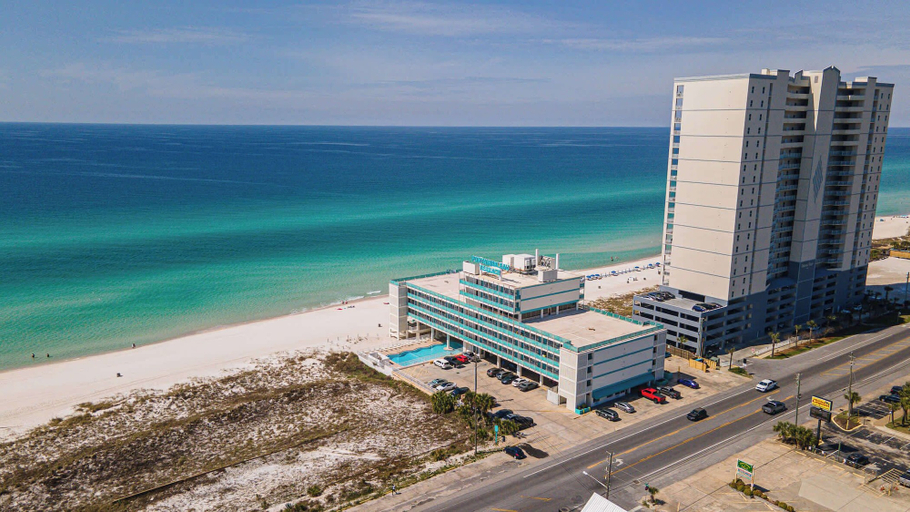 Exterior & Views 2, Coral Cove Beachfront Condo for 3 w/ Onsite Pool, Bay