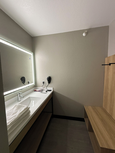 Bathroom 4, Super 8 by Wyndham Richfield/Cleveland, Summit