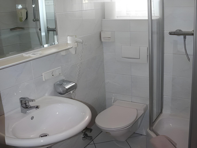 Bathroom 3, Hotel Post, Vöcklabruck