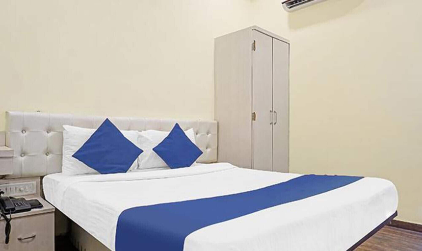 Room 2, FabHotel 24K Inn - Nr. Manipal Hospital, Pune