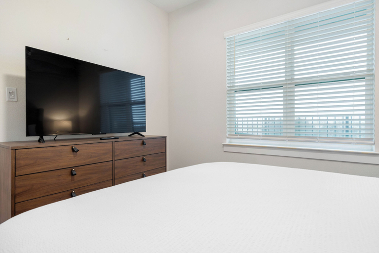 Room 5, Landing Apartments Seguin, Guadalupe