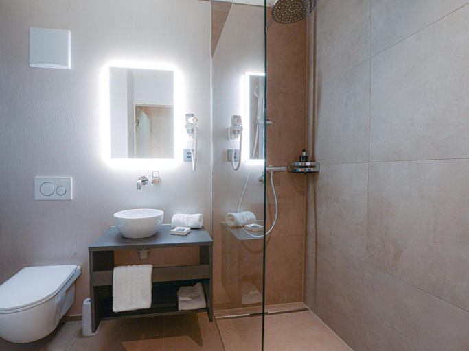 Bathroom 4, Cubilaris Motel, Sarganserland