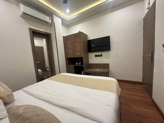 Room 3, Hotel Temple City by Novelty, Amritsar