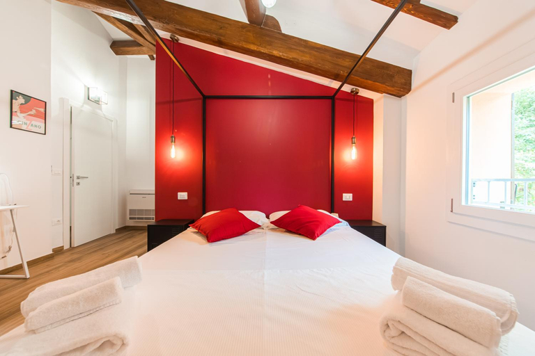Others 5, Cicogna House, Bologna