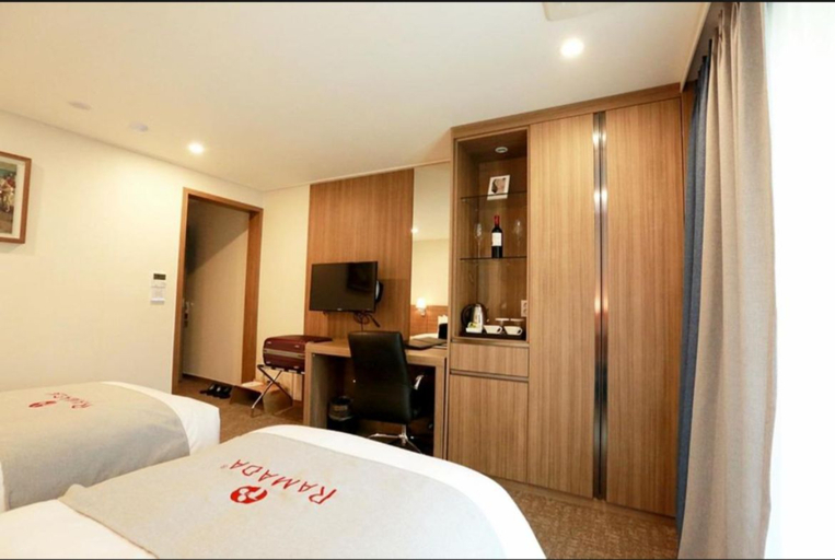 Bedroom 4, Ramada Taebaek Hotel, Taebaek