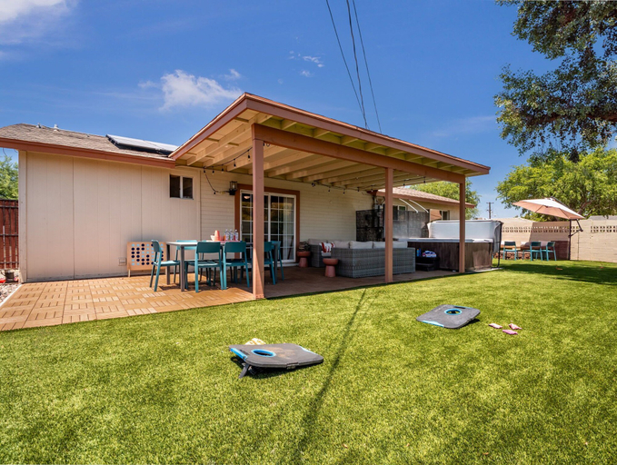 Others 4, 5BR Sleeps 10 Hot Tub Fire Pit Games & Walk to ASU, Maricopa
