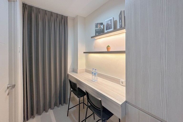 Room 4, Modern And Cozy 1Br At Grand Sungkono Lagoon Apartment, Surabaya