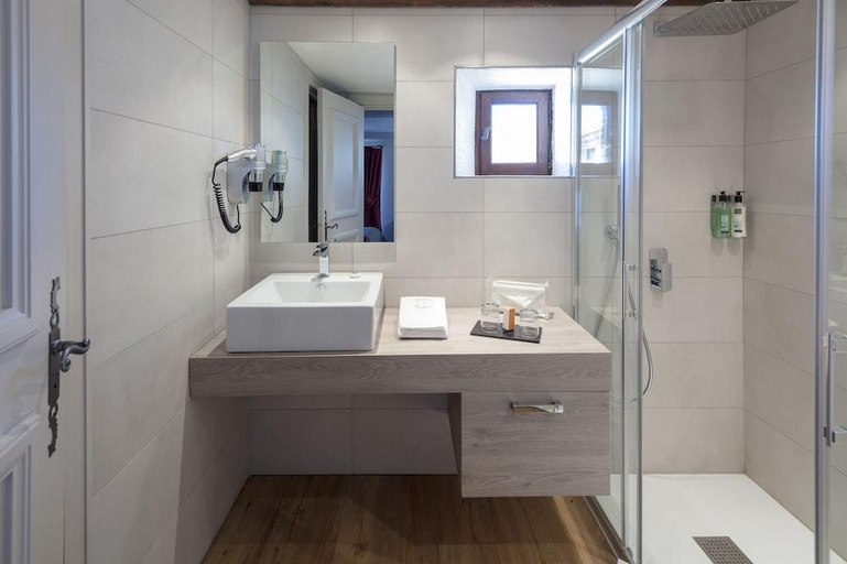 Bathroom 4, Le Chateau De Taulane, Var