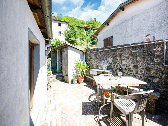 Others 4, Farmhouse in Italy with Private Terrace, Lucca