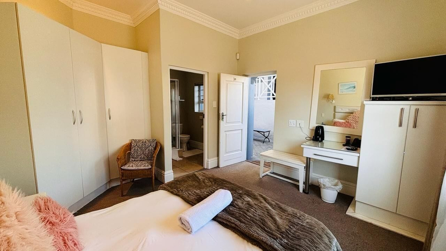 Bedroom 4, Sir Roys at the sea, Nelson Mandela Bay