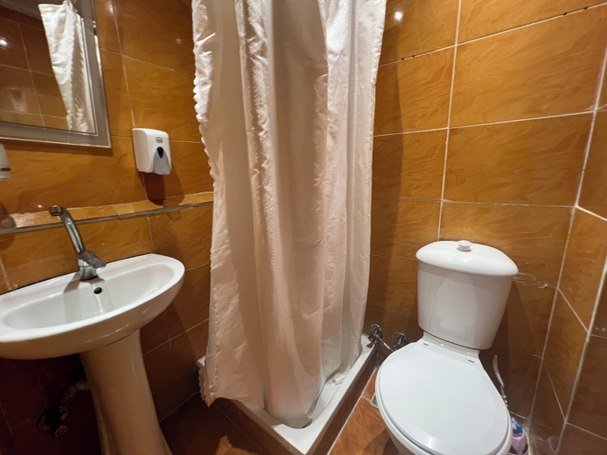 Bathroom 4, Traveler's House Hotel, 'Abdin