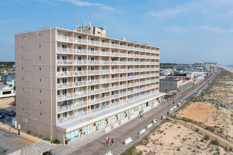 Exterior & Views 2, Seaside Star On The Boardwalk!, Sussex