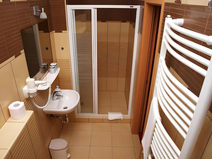 Bathroom 2, Het Pecset Fogado Etterem, Sopron-Fertőd