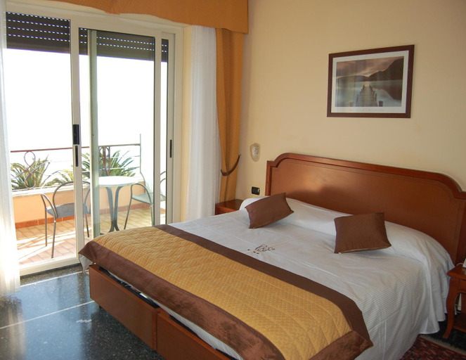 Bedroom 2, Grand Hotel Moroni, Savona