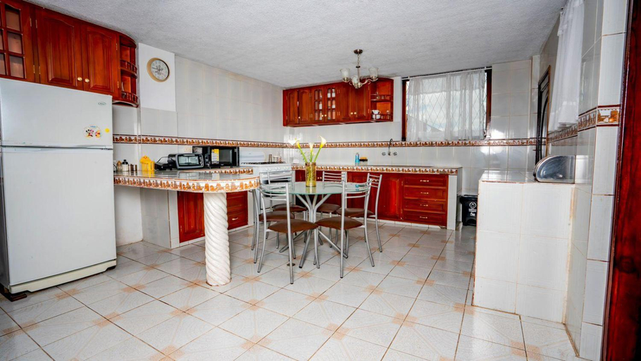 Others 4, Casa amplia cerca de Banos de Agua Santa, Ambato