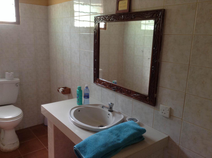 Bathroom 3, Sawa Sawa Beach House, Msambweni