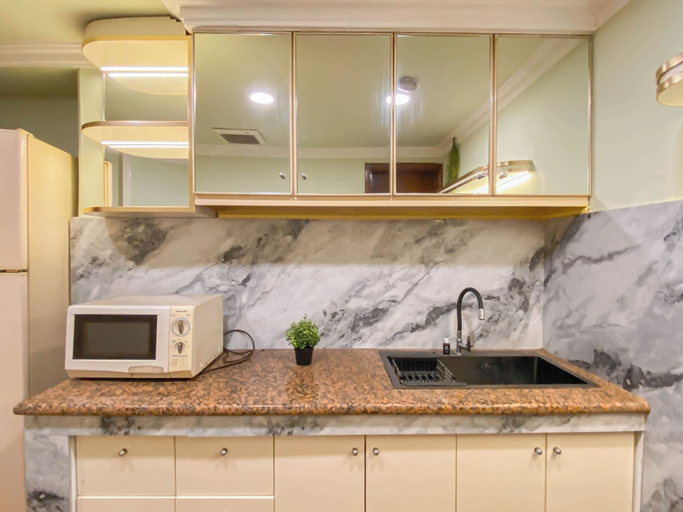 Private kitchen 4, Elegant And Homey 3Br Puri Casablanca Apartment, Jakarta Selatan