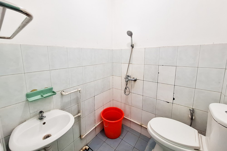 Bathroom 3, Wisma PKBI Jabar Mitra RedDoorz, Bandung