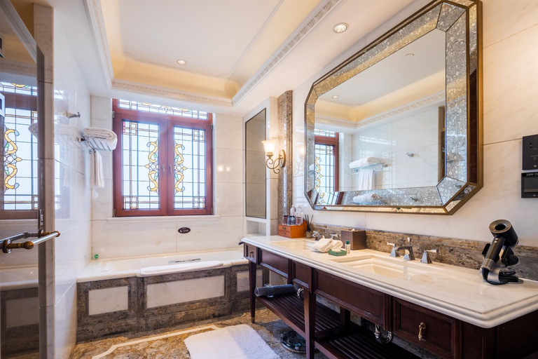 Bathroom 5, Donghu Hotel, Shanghai