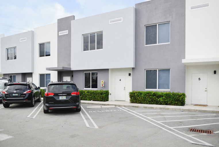 Public Area, Prime Townhouses Near Design District, Miami-Dade