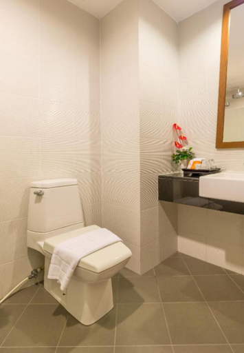 Bathroom 5, Srisuksant Resort, Mueang Krabi