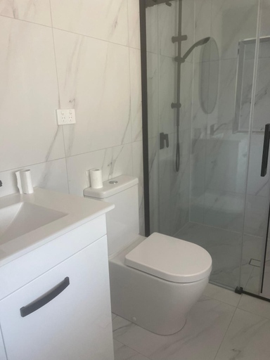 Shower 1, Spacious studio unit, Rochedale South
