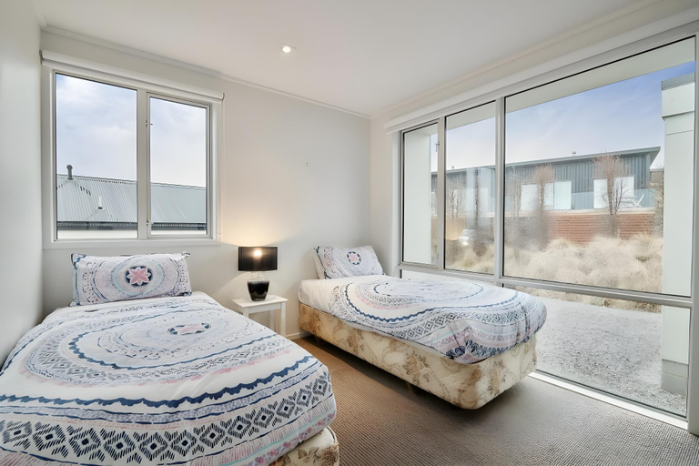 Bedroom 2, Queenie's Lakeview Star, Mackenzie