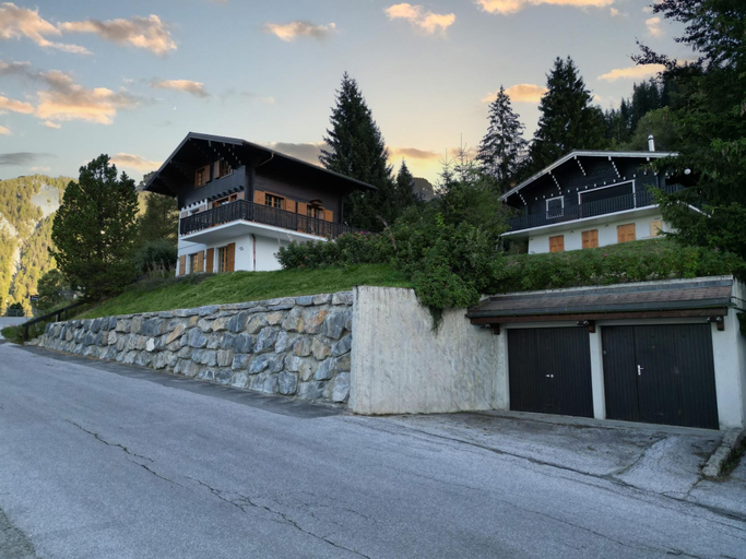 Exterior & Views 2, Chalet La Dame Blanche Perfect Family Retreat, Martigny