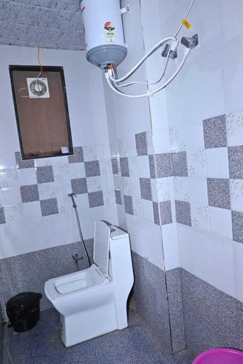 Bathroom 4, Shree Kalyan Palace, Sikar