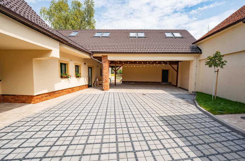 Others 3, Apartmany V zahrade, Brno
