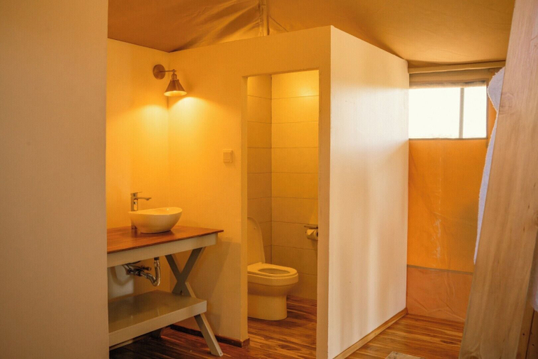 Bathroom 3, Jackals Lair Camp, Serengeti