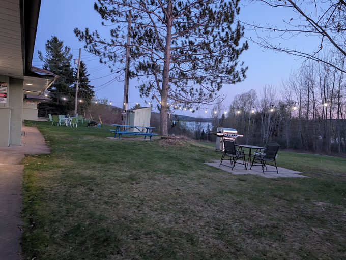 Others 5, PINEWOOD INN, Renfrew