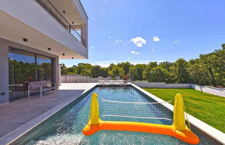 Swimming pool 3, Spacious villa with pool and garden in Stokovci, Svetvinčenat