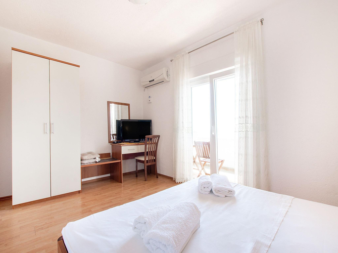 Others 3, Charming Seaside Apartment, Omiš