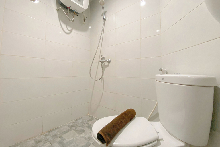 Bathroom 5, Best Deal And Cozy Studio Apartment Amartha View, Semarang