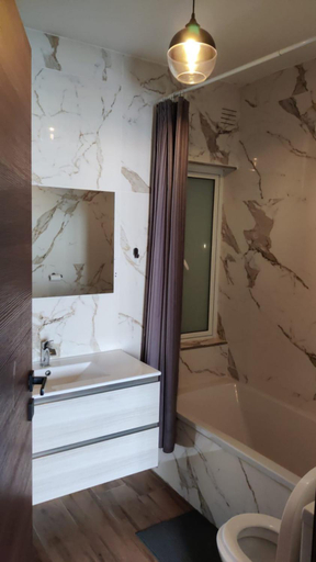 Bathroom 2, Airport Accommodation Bedroom with your own private Bathroom Self Check In and Self Check Out Air-co