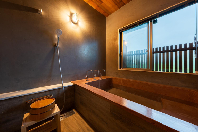 Bathroom 4, Tenjukunomori Keigetsu, Mine