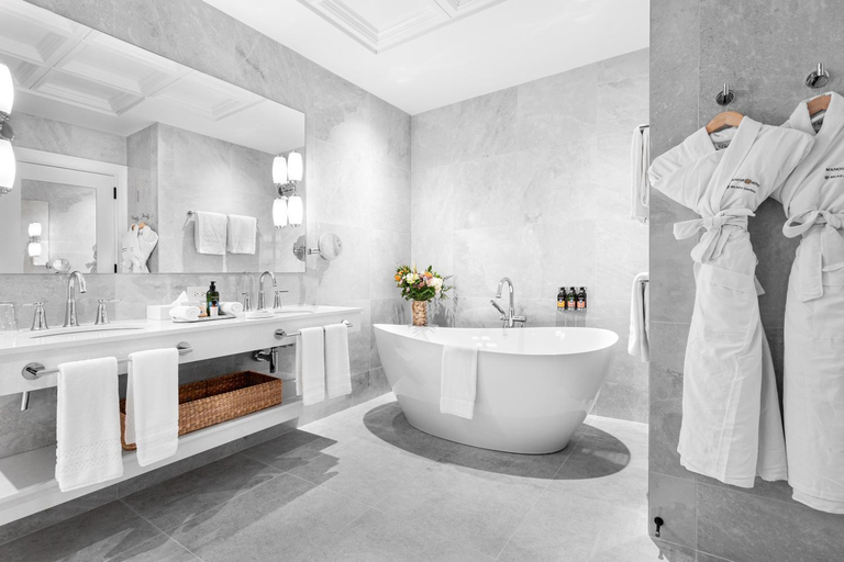 Bathroom 5, Manoir Hovey, Memphrémagog
