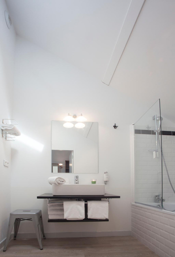 Bathroom 4, Hotel Balea, Pyrénées-Atlantiques