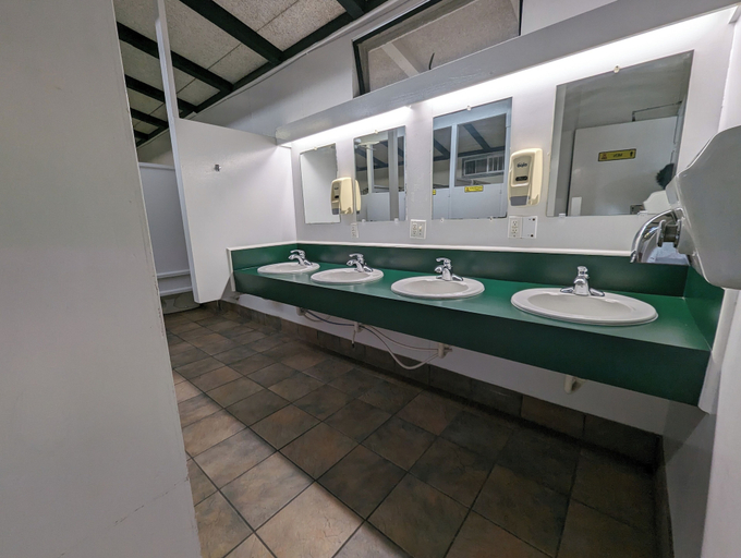 Bathroom, Texarkana KOA, Bowie