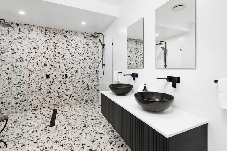Bathroom, Maggie Mae, Port Stephens