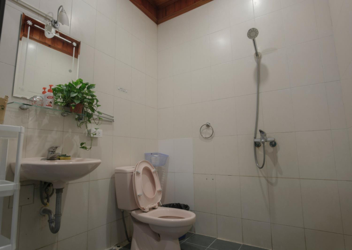 Bathroom 1, Bavi Homestead, Ba Vi
