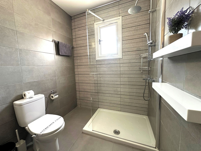 Bathroom 3, Narcissos Nissi Beach Apartment D12