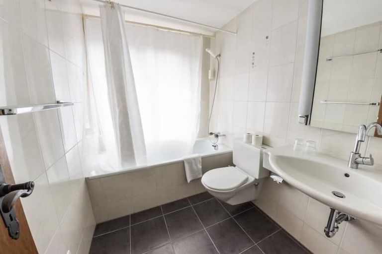 Bathroom 3, Hirschen Eggiwil, Signau