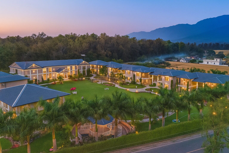 Exterior & Views