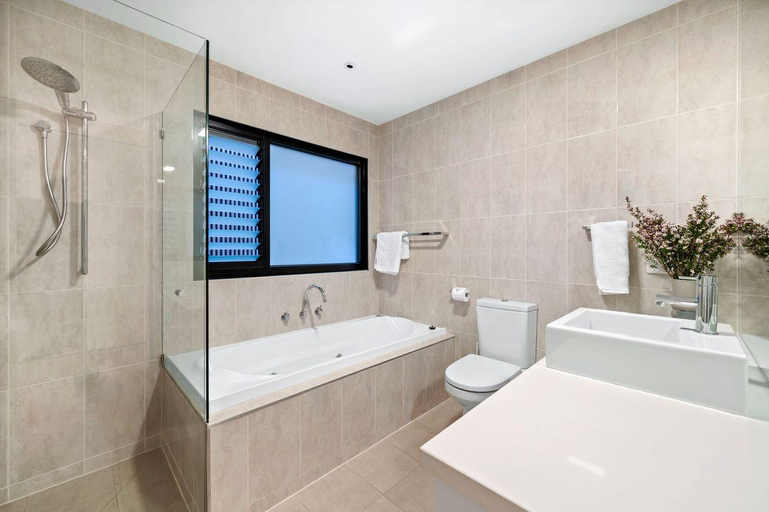 Bathroom 2, Louttit Bay Apartment 1, Surf Coast - West