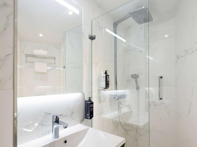Bathroom 4, ibis Styles Amsterdam Central Station, Amsterdam