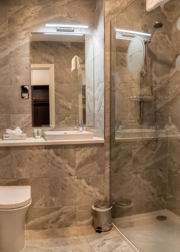 Bathroom 4, Inishowen Gateway Hotel